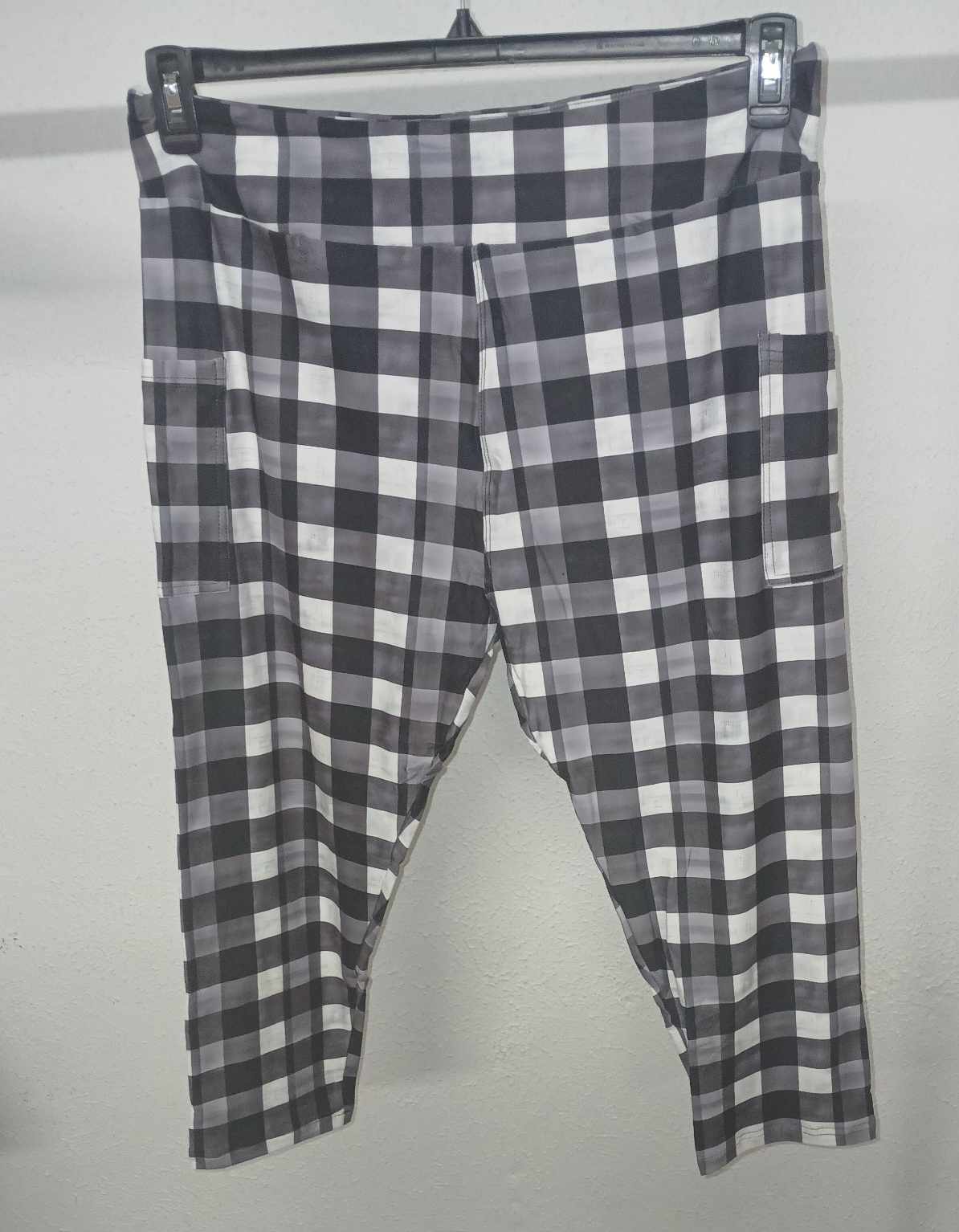 Black White Gray Plaid Capri Capris