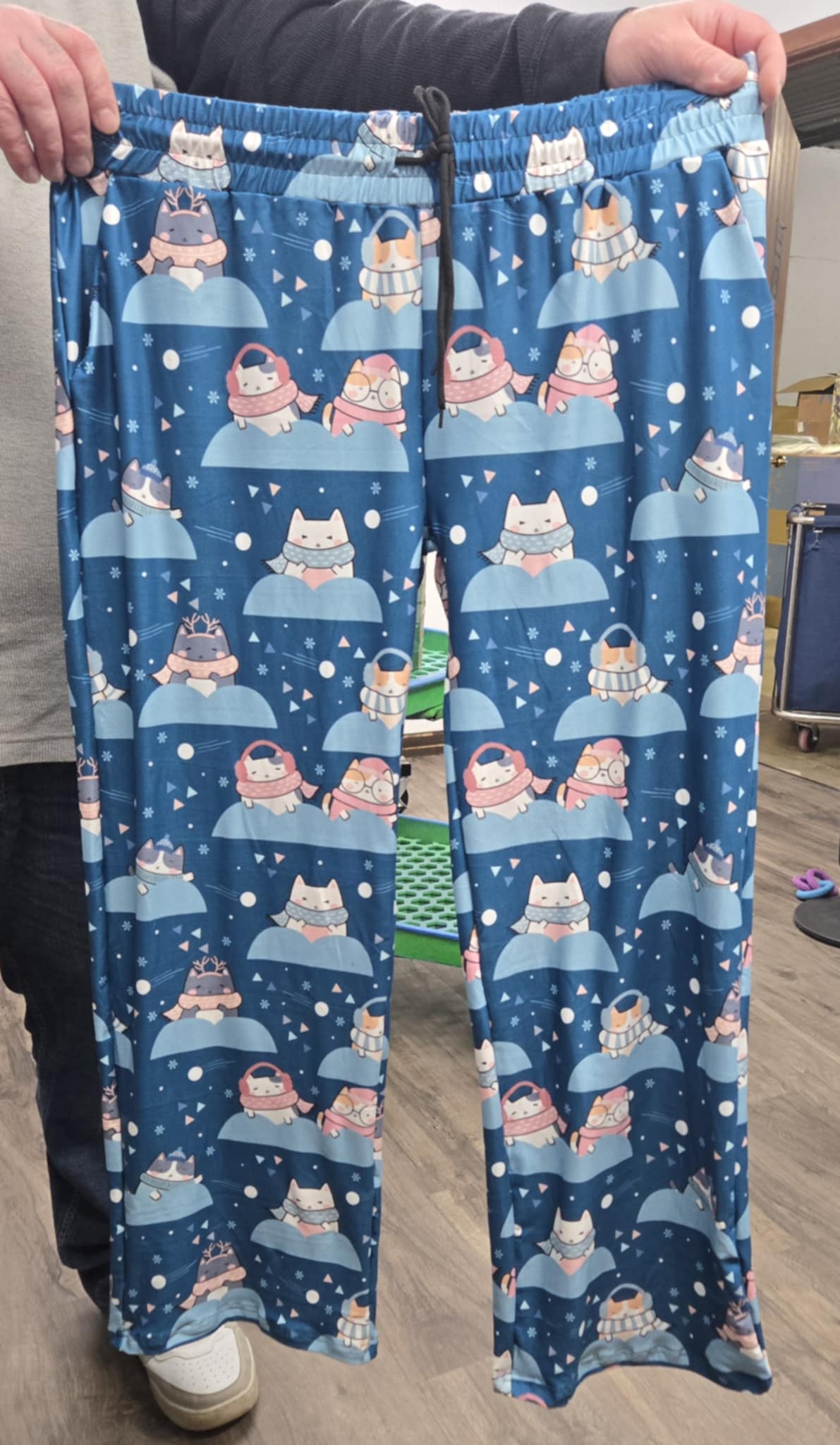 Snowball Fight Winter Cat Scene Lounge Pants Pant