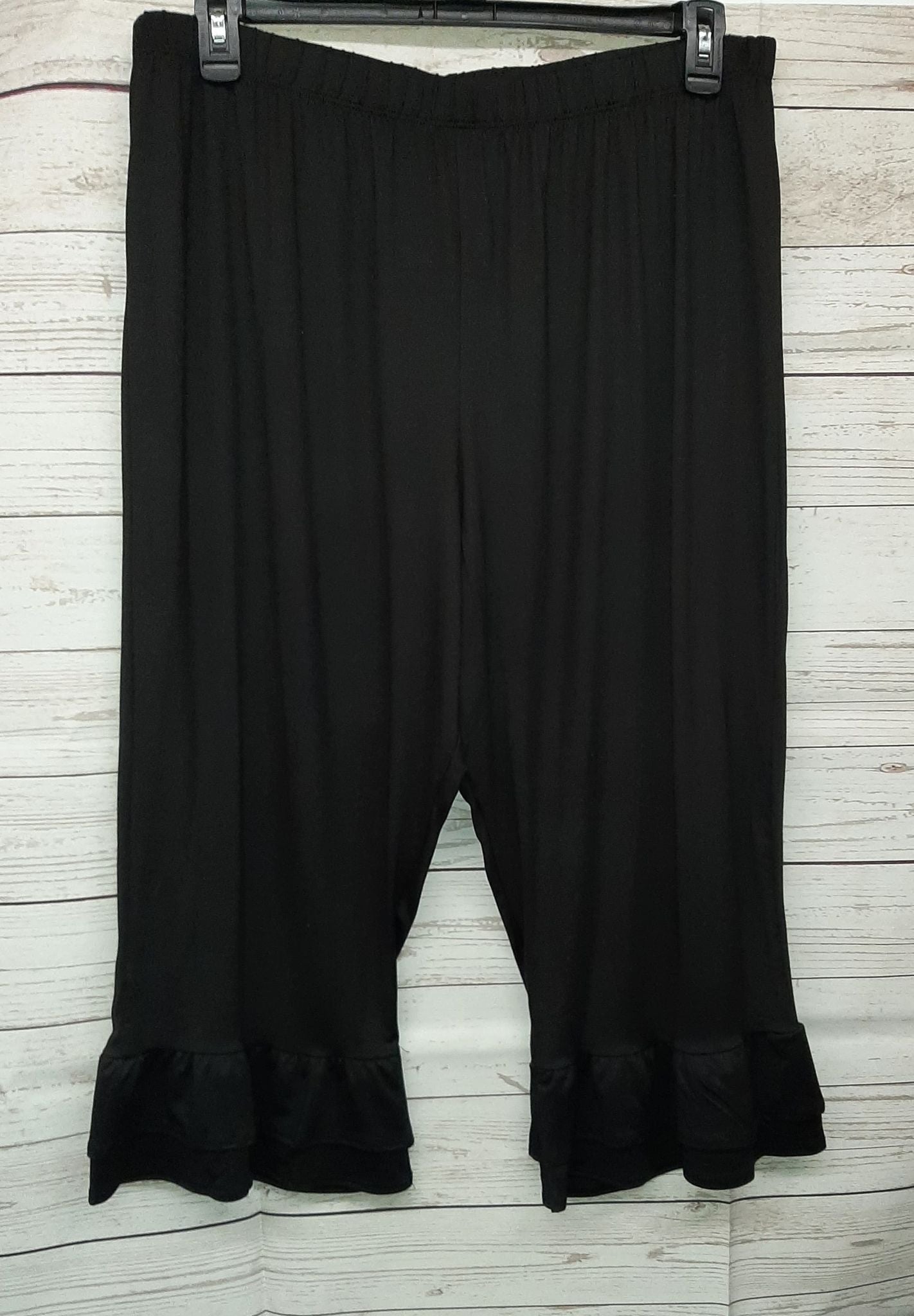 PSFU﻿ Black Ruffle Bottom Capri Capris